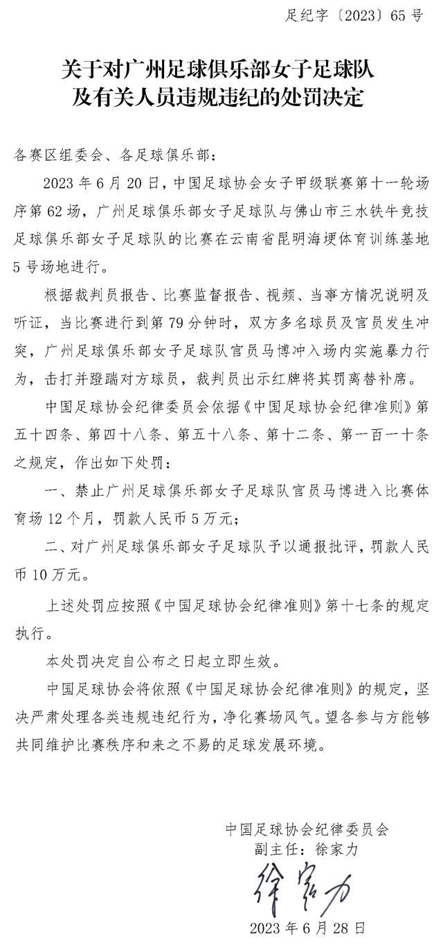 事件官方：皇马与安切洛蒂续约至2026年，曾领球队两夺欧冠官方消息，皇马与64岁的主帅安切洛蒂续约至2026年。